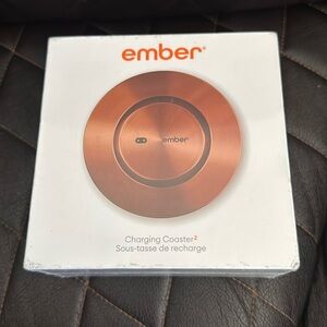 Ember Charging Coaster 2, Wireless only the charger the cup don’t come with it